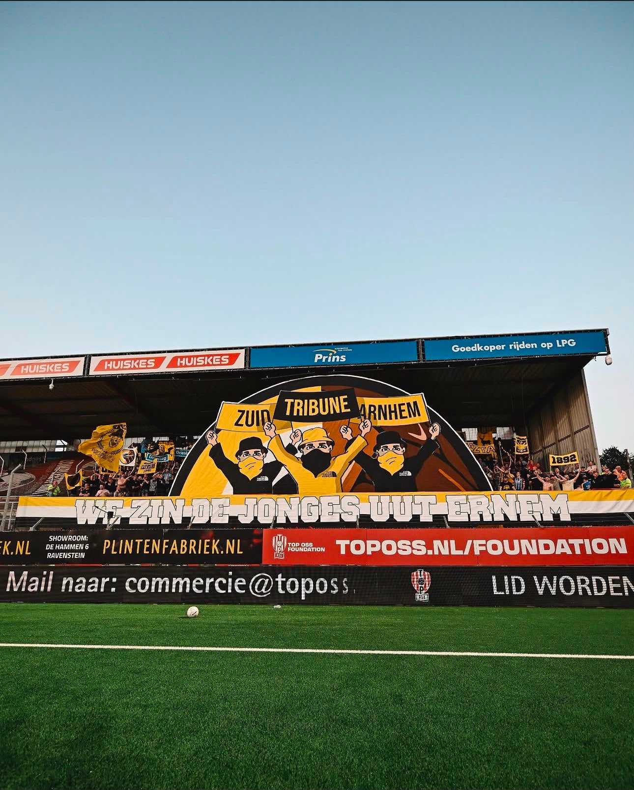Zuid Tribune Arnhem sfeerfoto op de tribune bij Vitesse